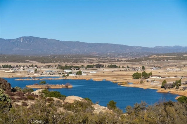 water view with a mountain view