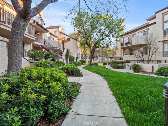 view of property's community featuring a residential view