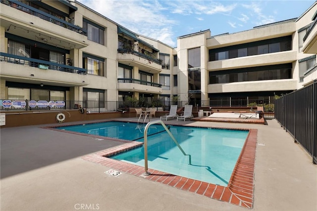 435 S La Fayette Park Pl Unit 311, Los Angeles, CA 90057 - community pool featuring a patio area