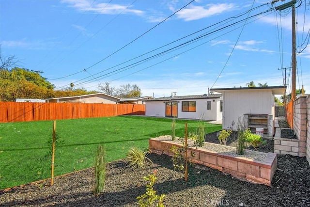 view of yard featuring a fenced backyard