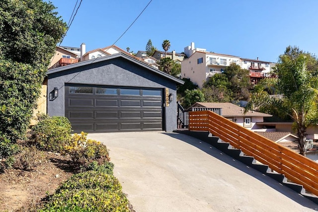 view of front facade with stucco siding and driveway