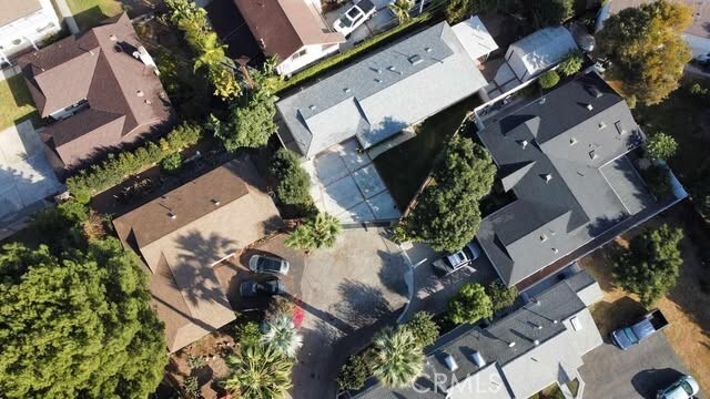 birds eye view of property featuring a residential view