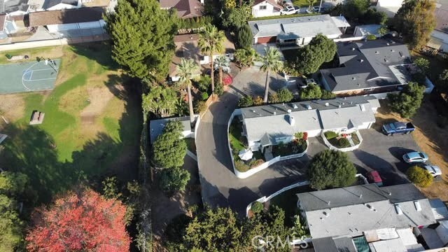 birds eye view of property featuring a residential view