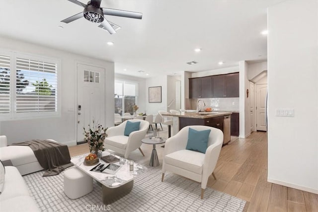 living area featuring light wood-style flooring, recessed lighting, baseboards, and ceiling fan