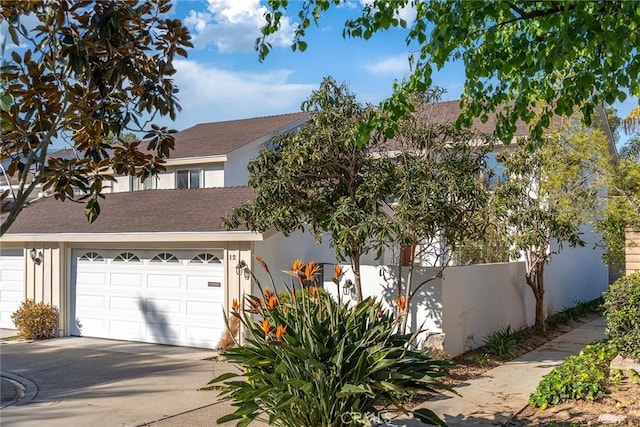 view of front of house with driveway and fence