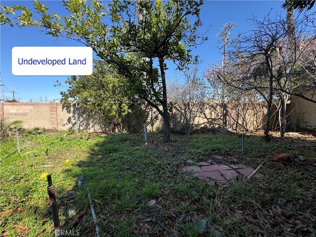 7736 Sugar Dr, Huntington Beach, CA 92647 - view of yard featuring a fenced backyard