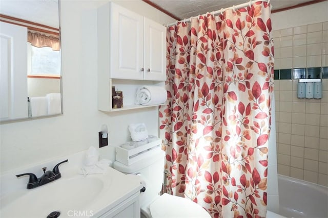 full bathroom featuring toilet, shower / bath combo with shower curtain, and vanity