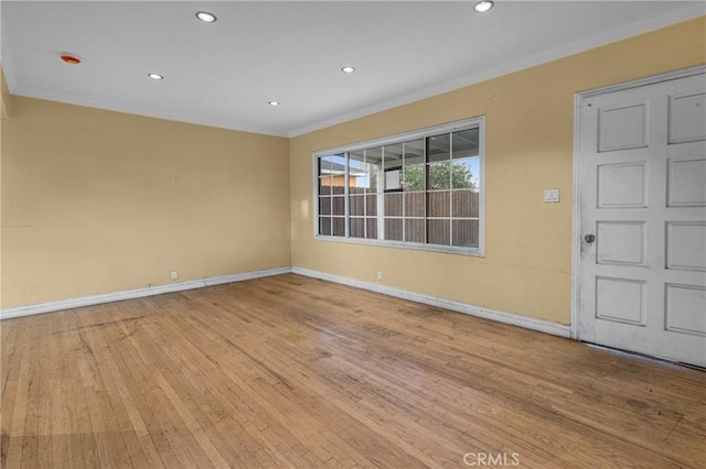 entrance foyer with ornamental molding, recessed lighting, light wood-style flooring, and baseboards