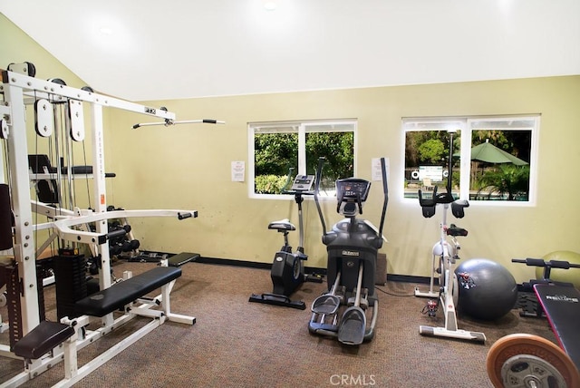 exercise room featuring baseboards