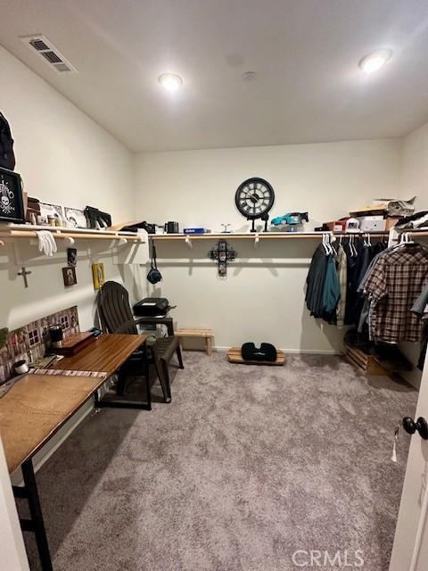 walk in closet with visible vents and carpet flooring