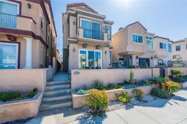 view of front of house with a fenced front yard and stucco siding