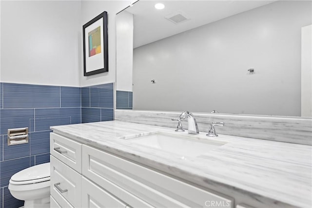 3695 Linden Ave Unit 11A, Long Beach, CA 90807 - bathroom featuring vanity, tile walls, toilet, visible vents, and recessed lighting