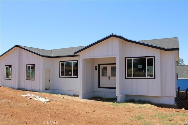 view of front of house with a shingled roof