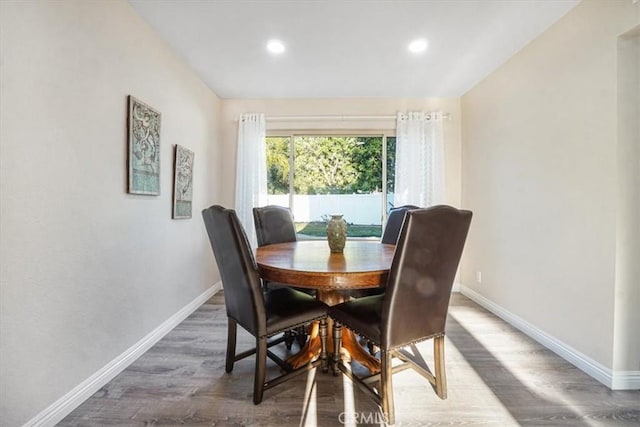 dining space featuring dark wood-style flooring, recessed lighting, and baseboards