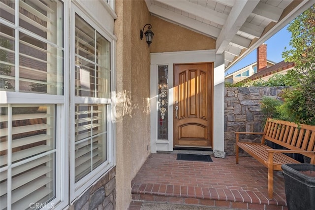 view of exterior entry with stucco siding