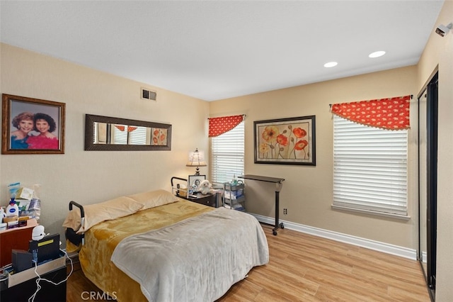 bedroom with light wood-style floors, baseboards, visible vents, and recessed lighting