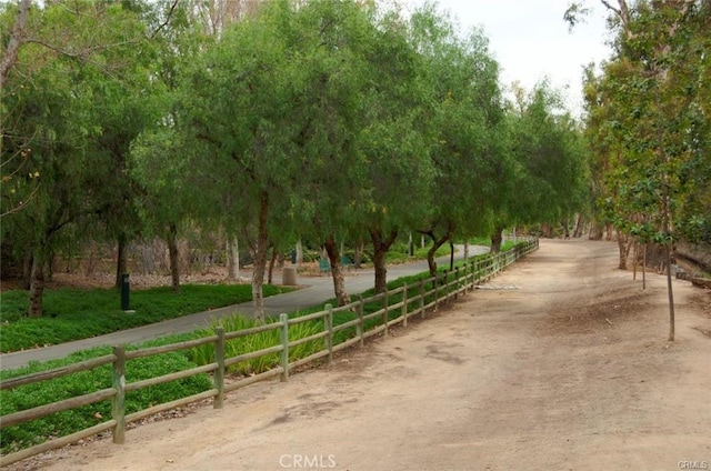 view of home's community featuring a rural view