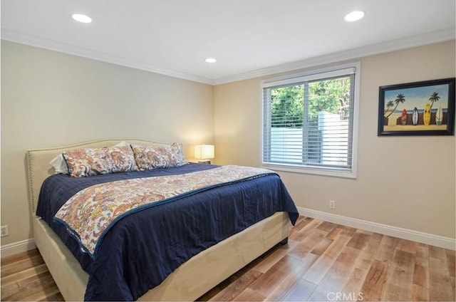 bedroom featuring crown molding, recessed lighting, wood finished floors, and baseboards