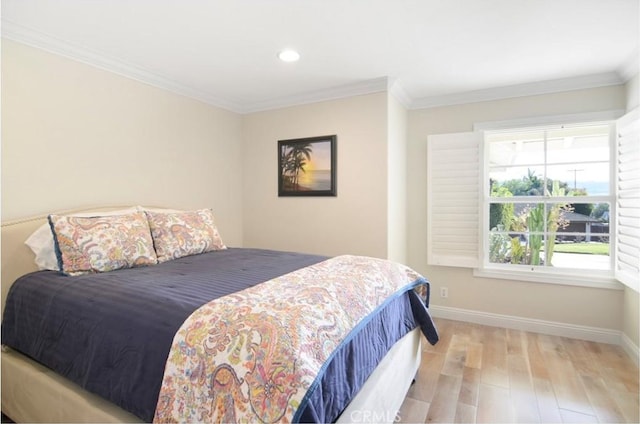 bedroom featuring light wood-type flooring, crown molding, baseboards, and recessed lighting