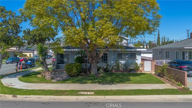 view of front of property with a front lawn