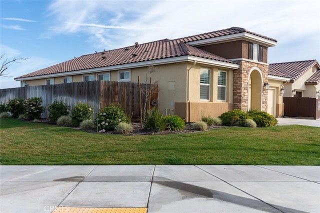 view of side of home featuring fence, a lawn, and stucco siding