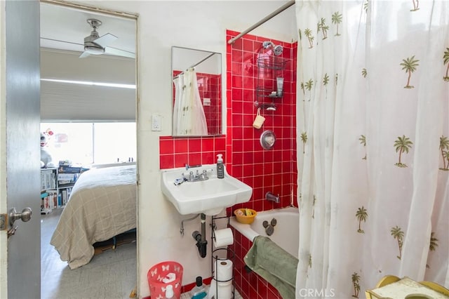 bathroom with a sink, tiled shower / bath combo, ensuite bath, and a ceiling fan