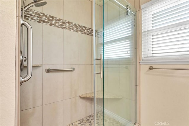 full bathroom featuring a tile shower