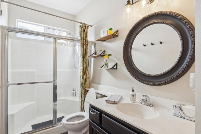 full bath featuring a tile shower, vanity, and toilet