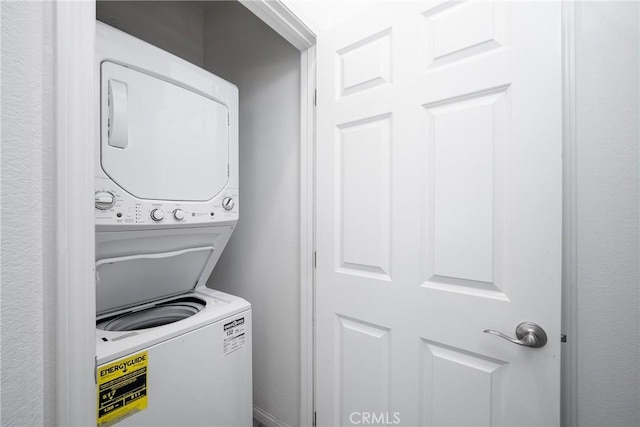 711 Banyan Way, Pomona, CA 91767 - laundry room featuring stacked washer / dryer and laundry area