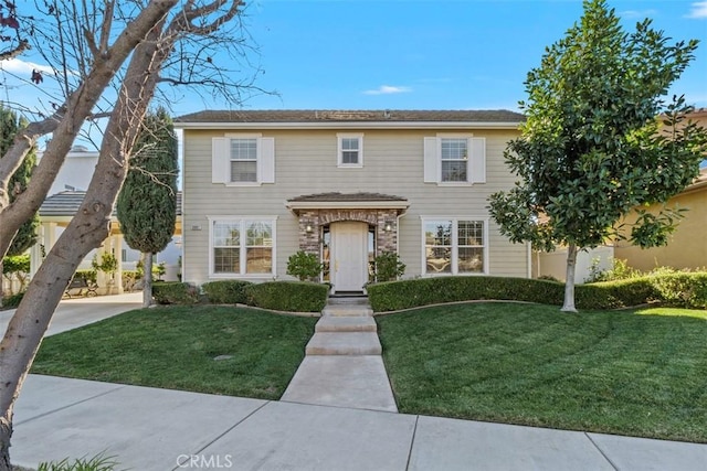 view of front of home featuring a front lawn