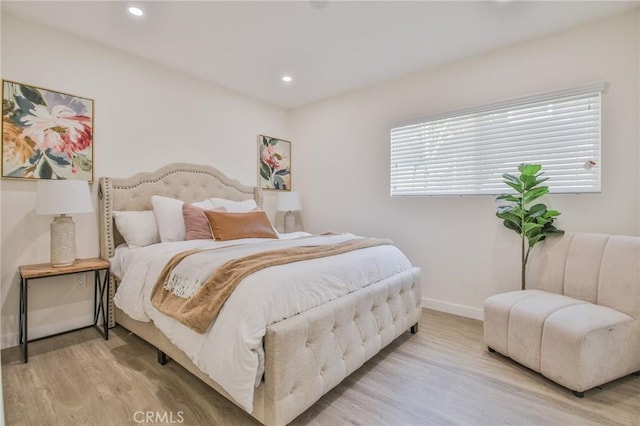 bedroom featuring light wood-style flooring, baseboards, and recessed lighting