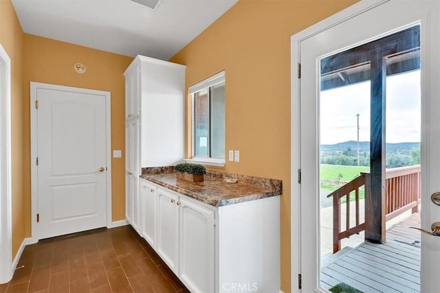 entryway featuring baseboards