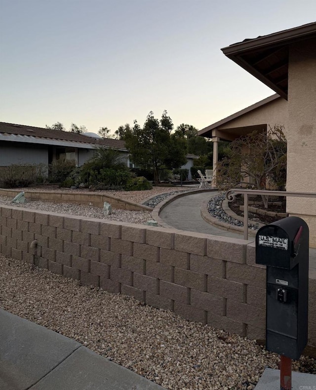 view of yard at dusk