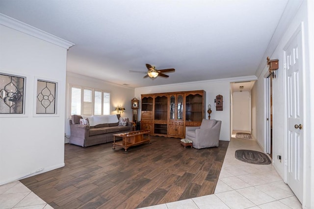 living room featuring crown molding, ceiling fan, wood finished floors, and baseboards