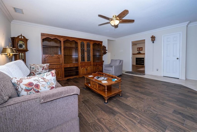 living room featuring ceiling fan, crown molding, and wood finished floors