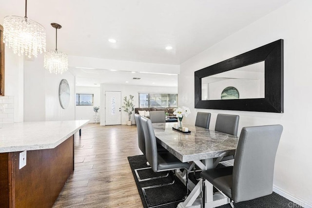 dining room featuring a notable chandelier, recessed lighting, visible vents, baseboards, and light wood-type flooring