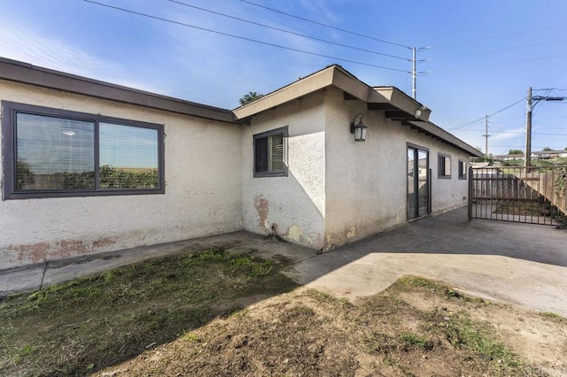 6904 Skyline, San Diego, CA 92114 - view of side of home with fence and stucco siding