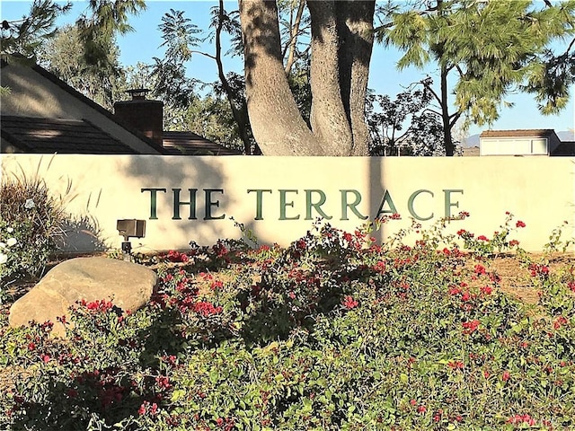 view of community / neighborhood sign
