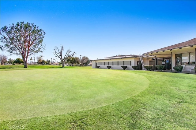 view of yard with golf course view