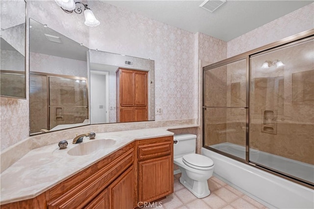 30220 Skippers Way Dr, Canyon Lake, CA 92587 - full bath with enclosed tub / shower combo, visible vents, toilet, and wallpapered walls