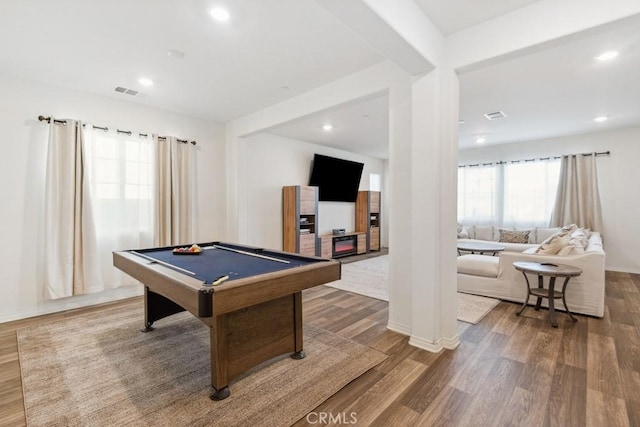 playroom featuring wood finished floors, visible vents, and recessed lighting