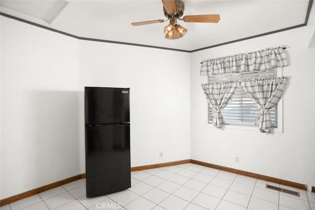 unfurnished room featuring baseboards, ornamental molding, visible vents, and a ceiling fan