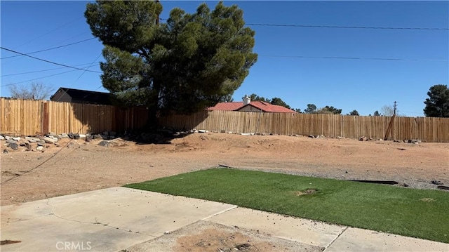 view of yard featuring a fenced backyard