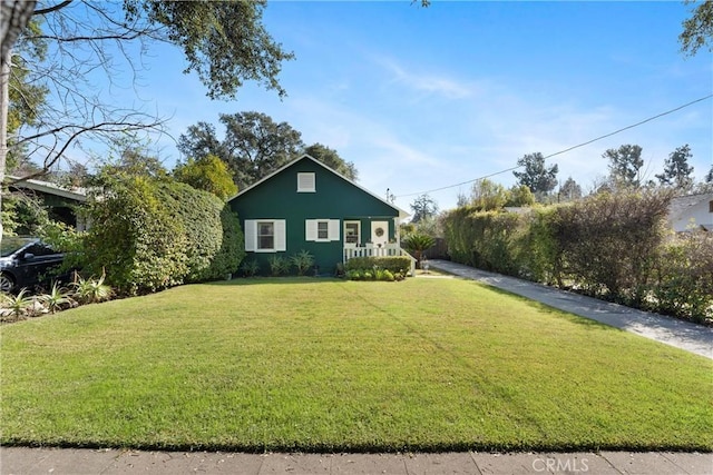 view of front of property with a front yard