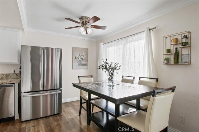 dining area with ceiling fan, ornamental molding, dark wood-style flooring, and baseboards