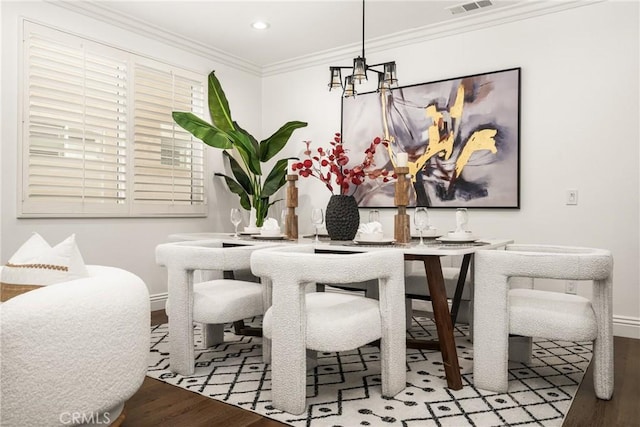 dining room featuring a chandelier, recessed lighting, wood finished floors, baseboards, and ornamental molding