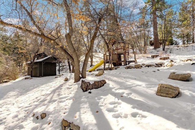 43121 Grizzly Rd, Big Bear Lake, CA 92315 - snowy yard featuring a playground