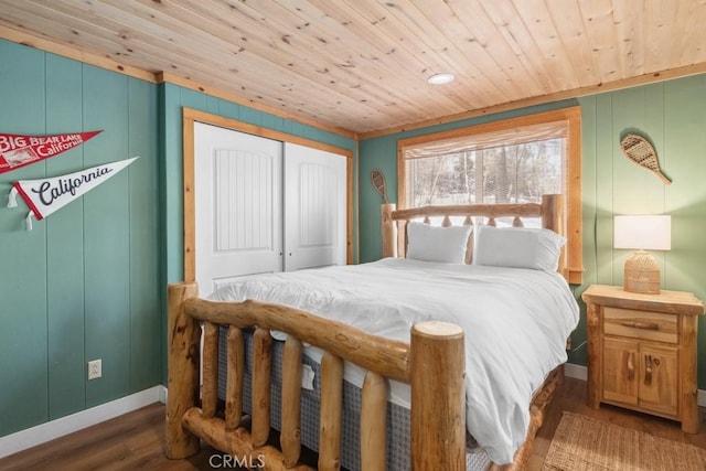 43121 Grizzly Rd, Big Bear Lake, CA 92315 - bedroom featuring wood ceiling, baseboards, wood finished floors, and a closet