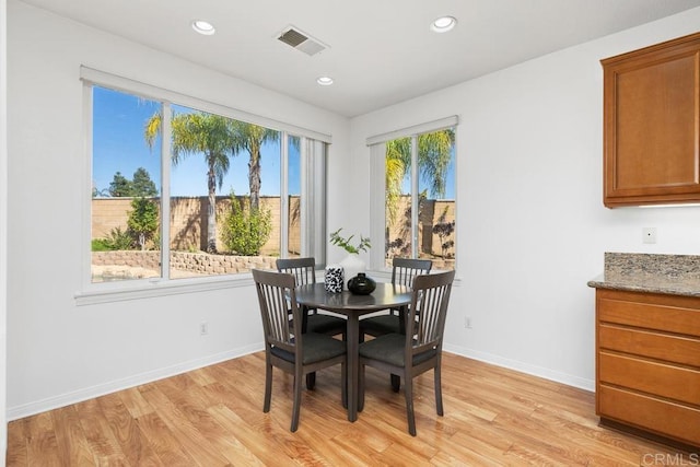 dining space with light wood-type flooring, visible vents, baseboards, and recessed lighting