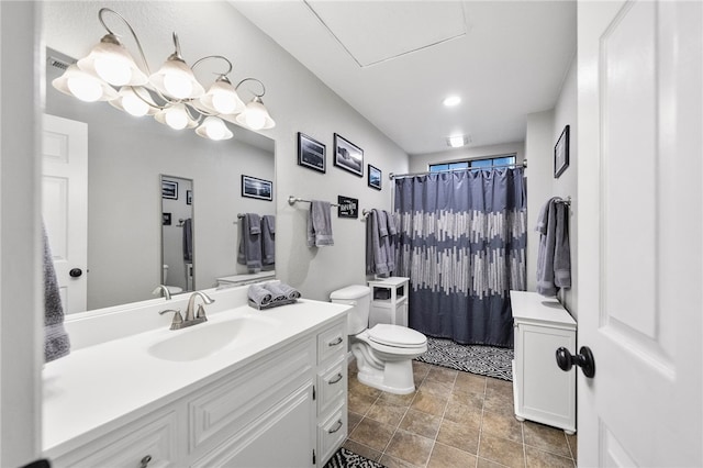 full bathroom featuring visible vents, curtained shower, toilet, and vanity